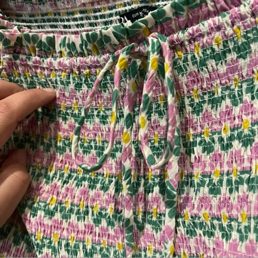 Zara Floral Printed Smocked Crop Top – Size Medium - Picture 4 of 4